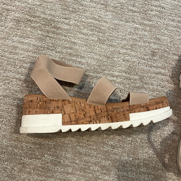 Steve Madden Strapped Ankle Platform Sandals Size 8.5 - Picture 2 of 6